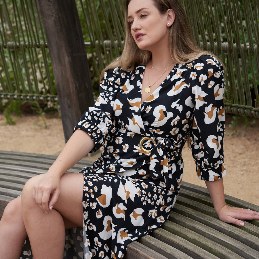 How to dress your post-baby body: make fashionable and sustainable choices with the eco-friendly ANDI adjustable wrap dress.