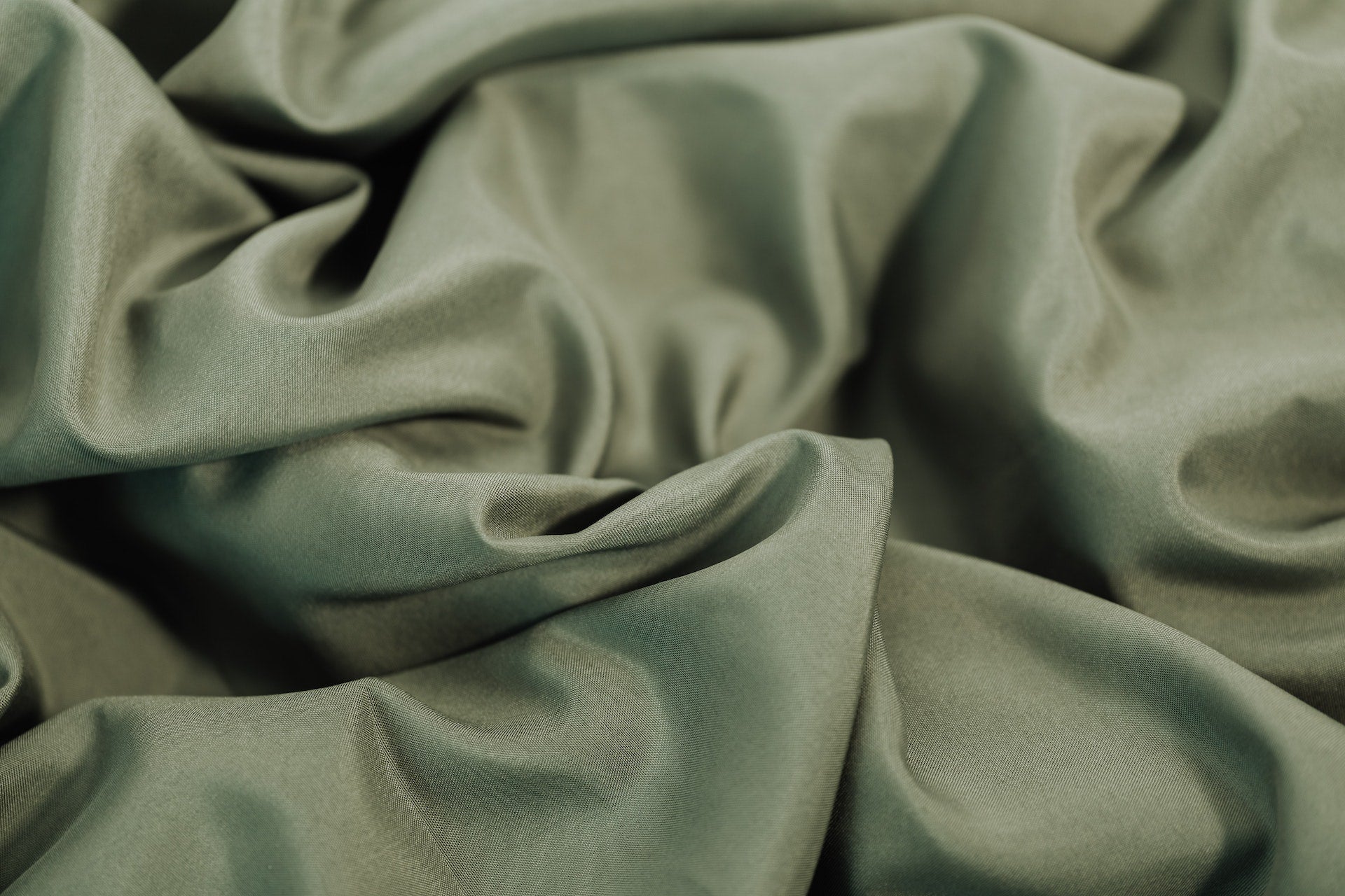 Sustainable fashion for eco-conscious moms: look cute and stay green.